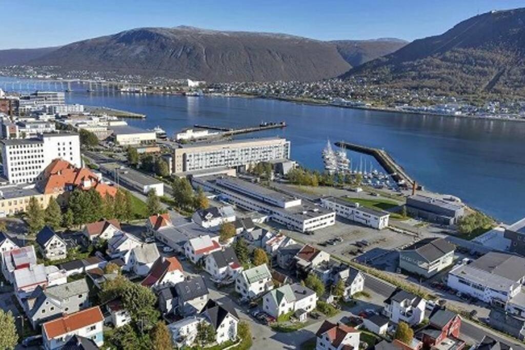 In The Heart Of The Aurora Borealis - Tromso City Zewnętrze zdjęcie