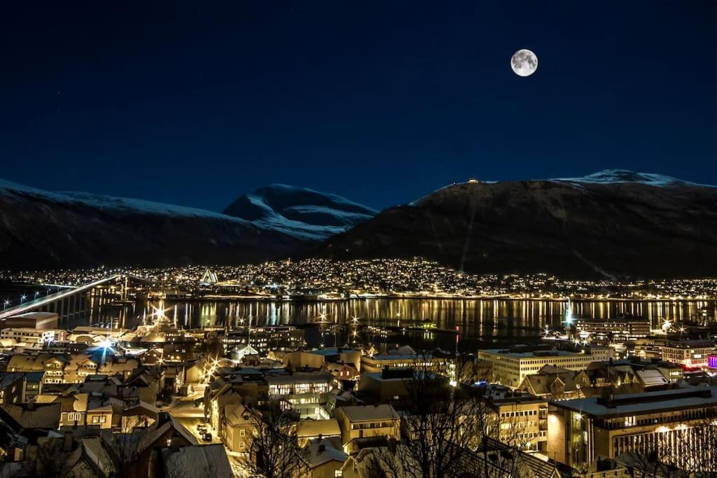 In The Heart Of The Aurora Borealis - Tromso City Zewnętrze zdjęcie